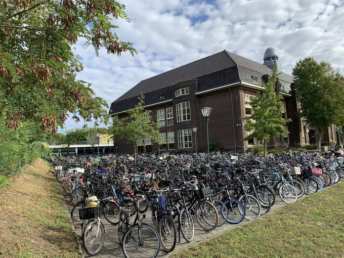 picture of bike-parking outside a school in the Netherlands