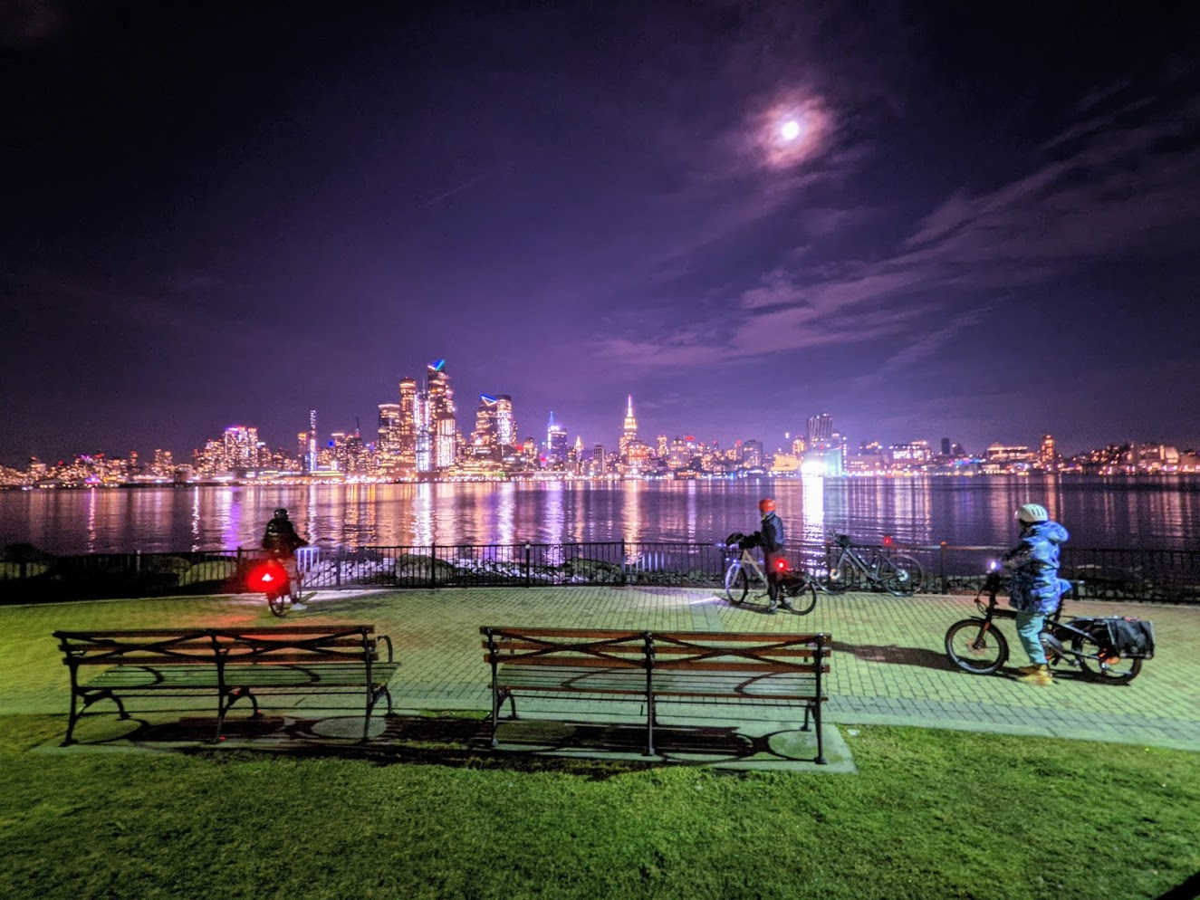 4 e-bikes on the Hoboken waterfront